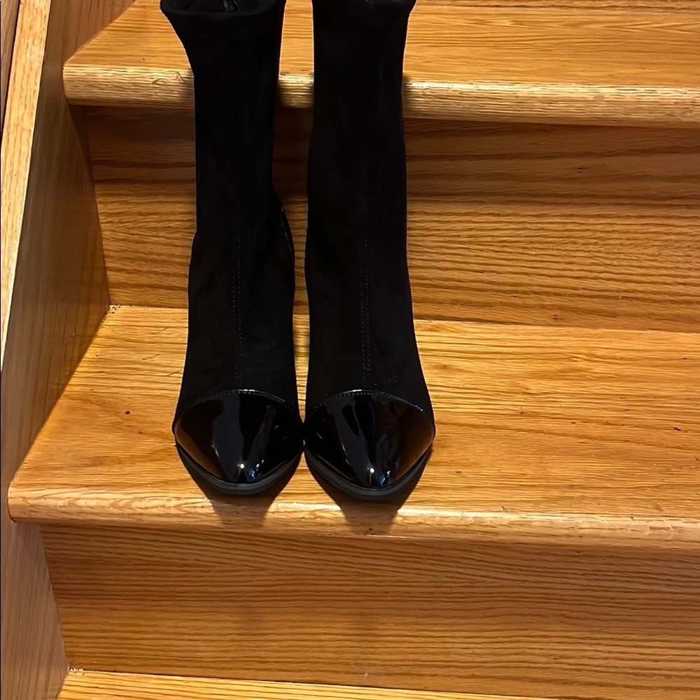 Sleek Black Heeled Boots with Pointed Toe